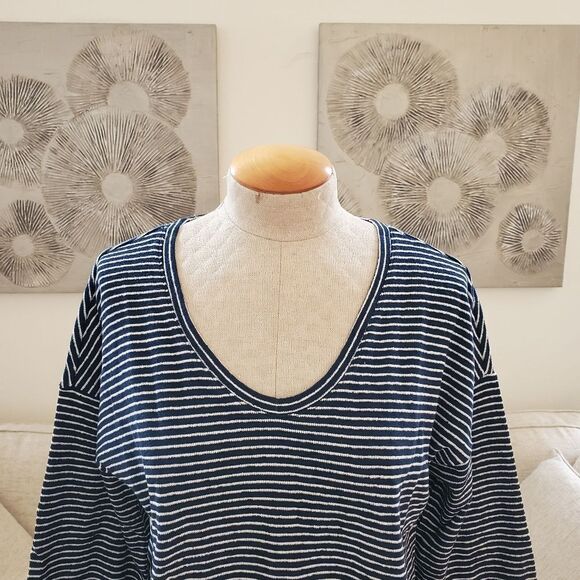 Madewell V-Neck Bubble-Sleeve Sweatshirt - Picture 4 of 13